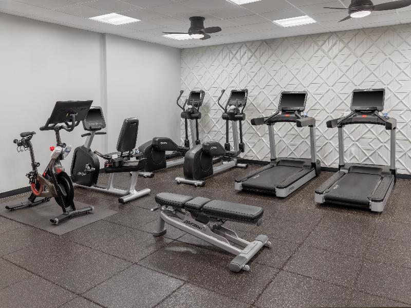 DoubleTree by Hilton McLean Tysons image