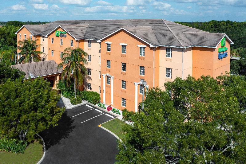 Holiday Inn Express & Suites Bonita Springs-IHG image