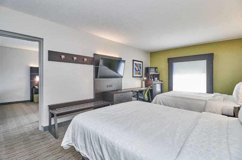 Holiday Inn Express & Suites Clearwater/US 19 N photo 17