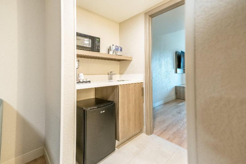 Holiday Inn Express Hotel & Suites Cocoa Beach