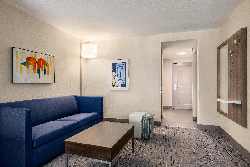 Holiday Inn Express & Suites Fort Pierce West IHG image
