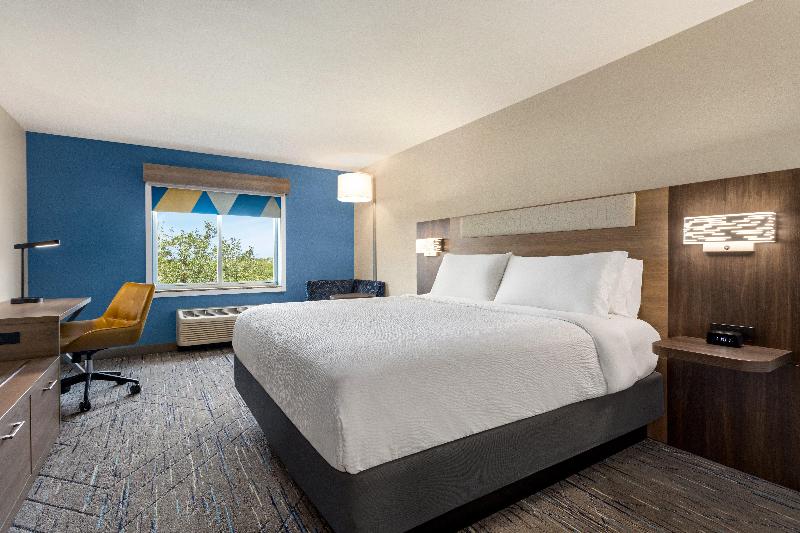 Holiday Inn Express & Suites Fort Pierce West IHG image