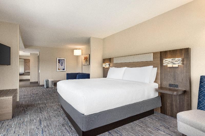 Holiday Inn Express & Suites Fort Pierce West IHG image