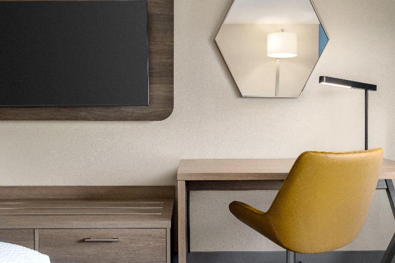 Holiday Inn Express & Suites Fort Pierce West IHG image