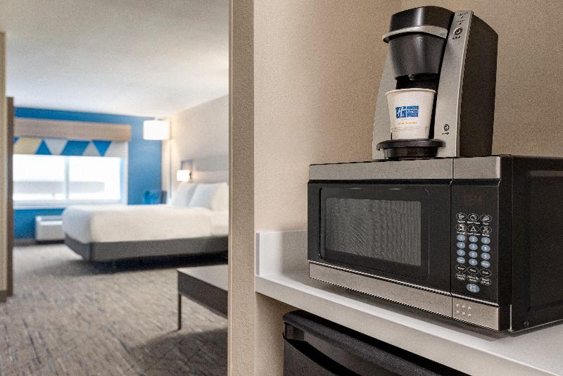 Holiday Inn Express & Suites Fort Pierce West IHG image