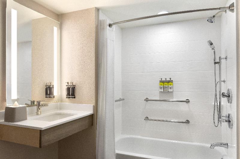 Holiday Inn Express & Suites Fort Pierce West IHG image