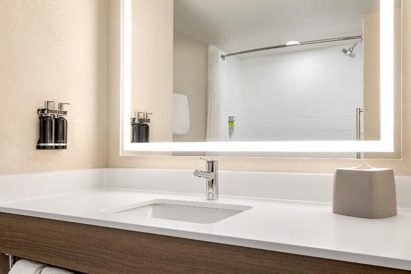 Holiday Inn Express & Suites Fort Pierce West IHG image