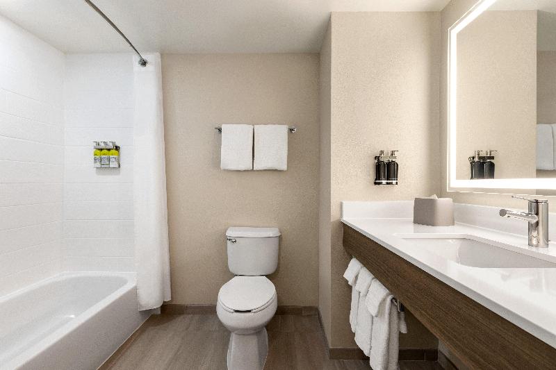 Holiday Inn Express & Suites Fort Pierce West IHG image