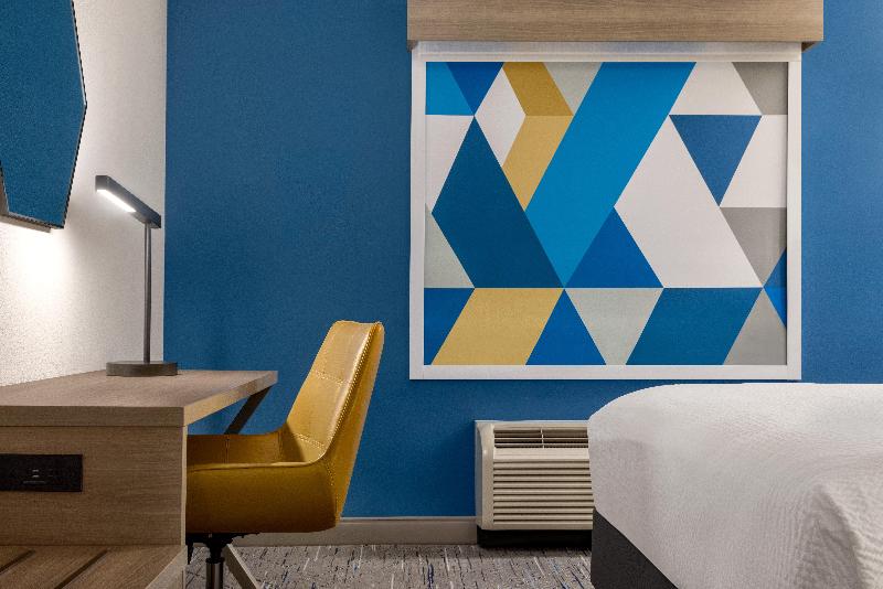 Holiday Inn Express & Suites Fort Pierce West IHG image