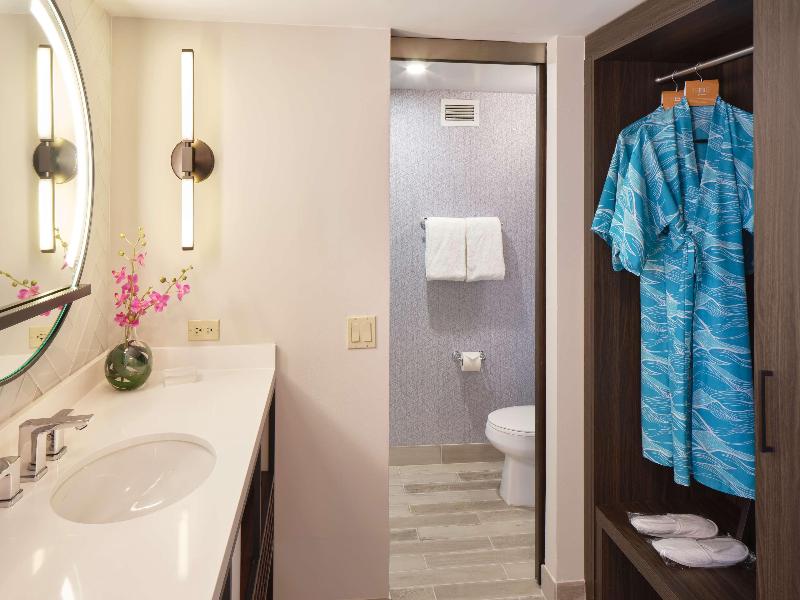 OUTRIGGER Waikiki Beachcomber Hotel image