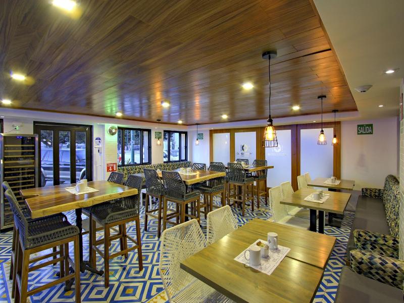 La Pinta Hotel image