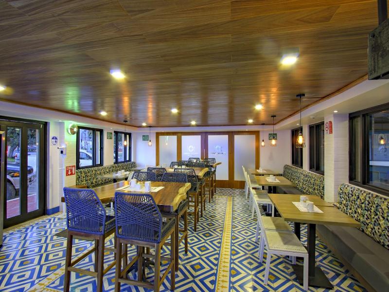 La Pinta Hotel image