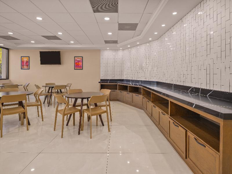 B&B Hotel Miami Airport image