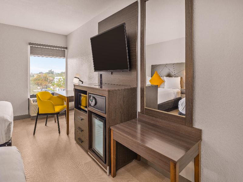 B&B Hotel Miami Airport image
