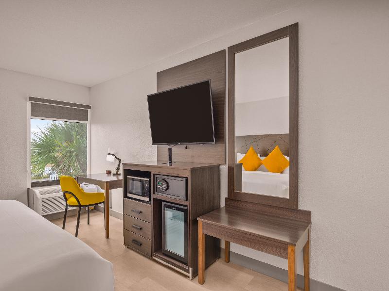 B&B Hotel Miami Airport image
