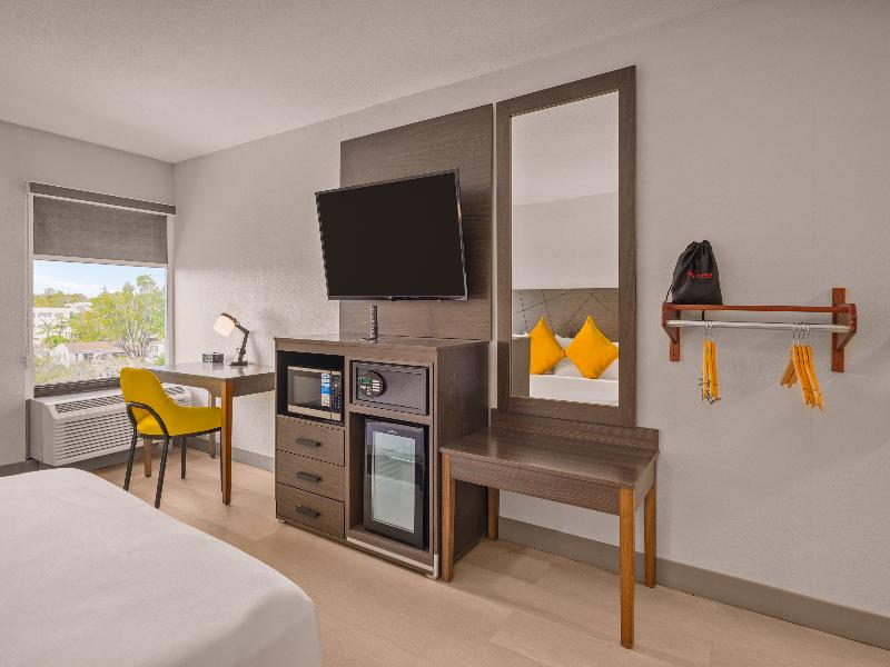 B&B Hotel Miami Airport image