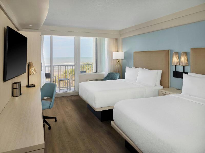 QUADRUPLE OCEAN FRONT WITH BALCONY — photo 4