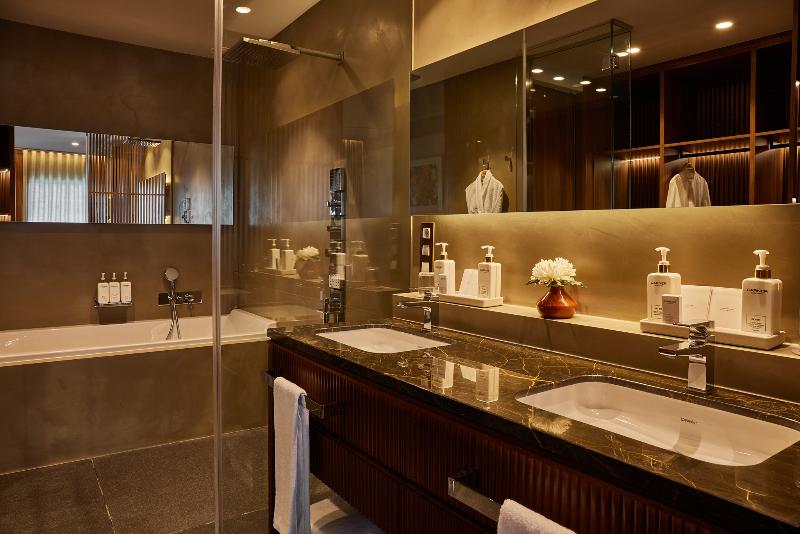 Grand Hotel Central image