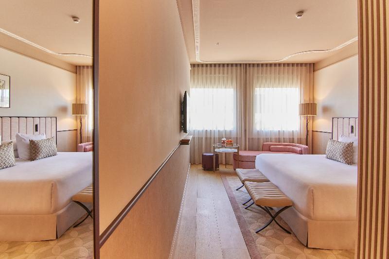 Grand Hotel Central image