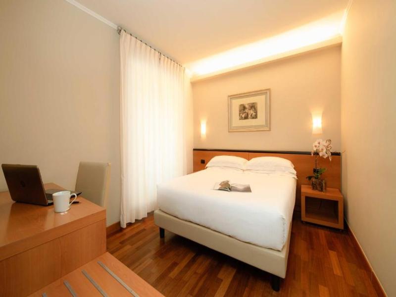 Fenice Hotel Milan image