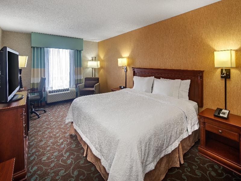 Hampton Inn & Suites Toronto Airport image