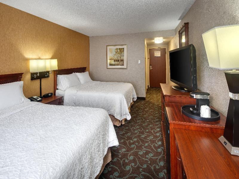 Hampton Inn & Suites Toronto Airport image