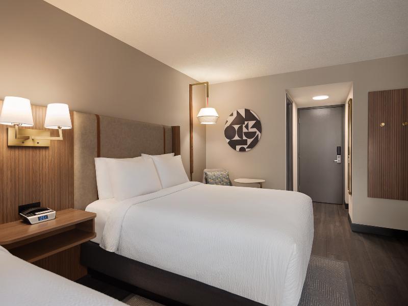 Holiday Inn Hotel and Suites Vancouver Downtown image