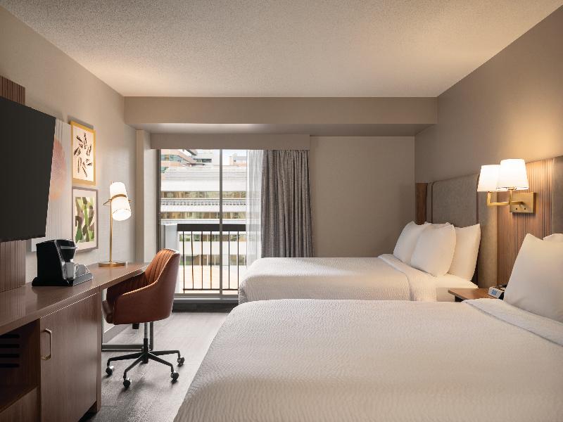 Holiday Inn Hotel and Suites Vancouver Downtown image