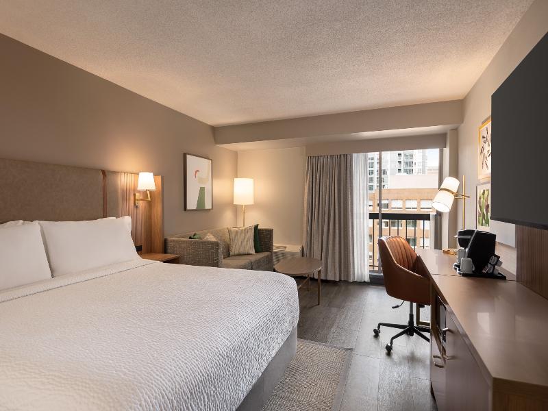Holiday Inn Hotel and Suites Vancouver Downtown image