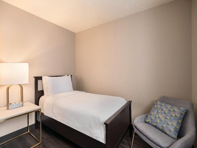 Holiday Inn Hotel and Suites Vancouver Downtown image