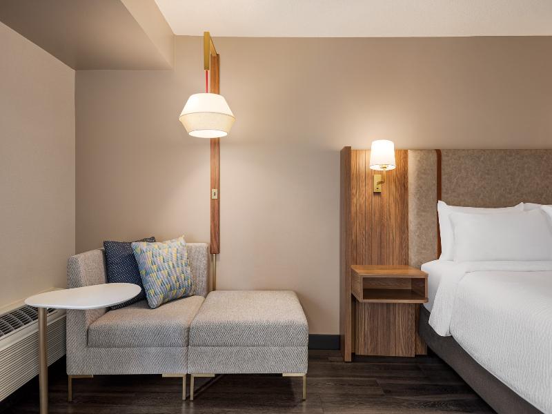 Holiday Inn Hotel and Suites Vancouver Downtown image