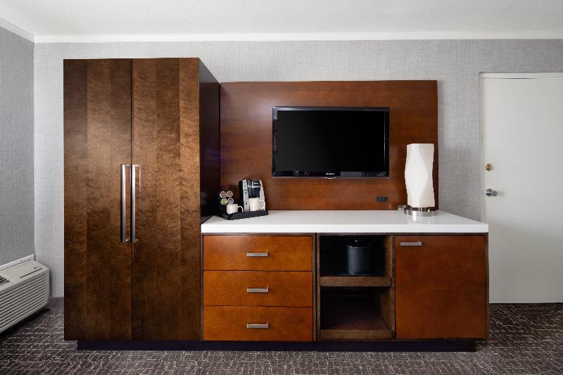 Holiday Inn Long Beach-Airport (Conference Ctr) image