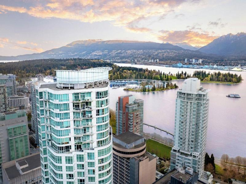 Vancouver Marriott Pinnacle Downtown Hotel image