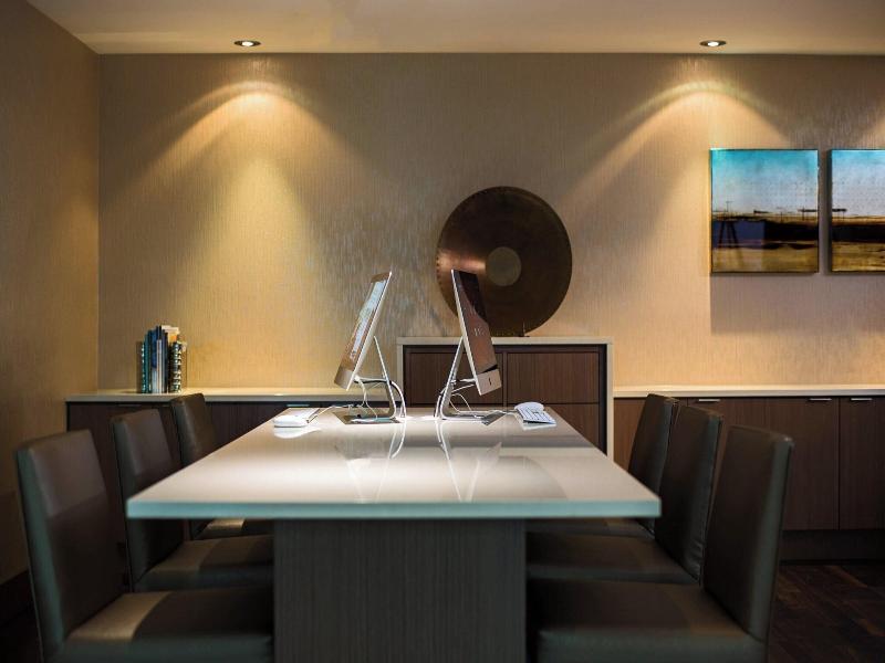 Vancouver Marriott Pinnacle Downtown Hotel image