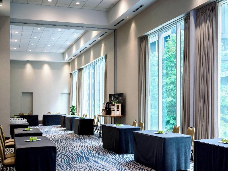 Vancouver Marriott Pinnacle Downtown Hotel image