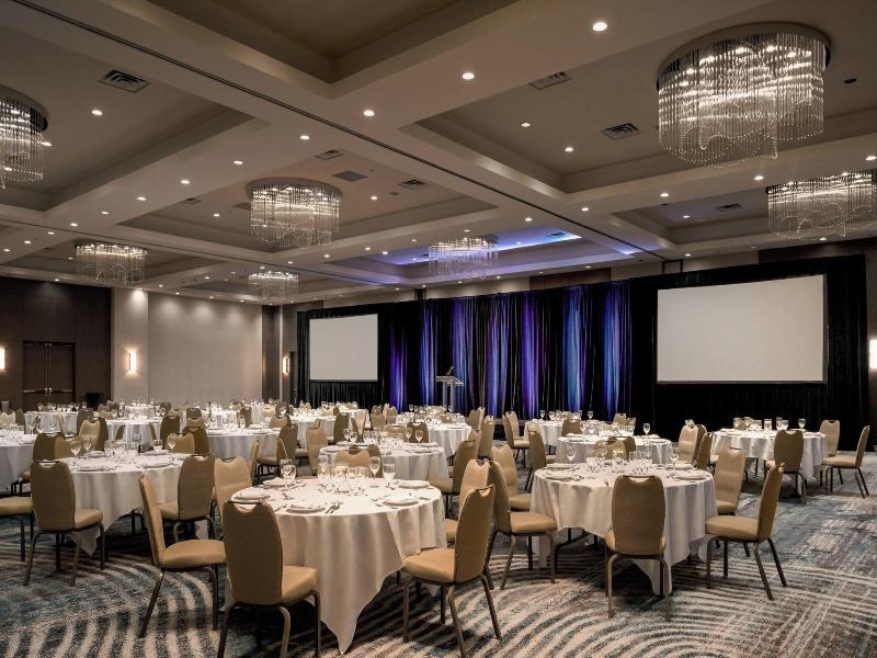 Vancouver Marriott Pinnacle Downtown Hotel image