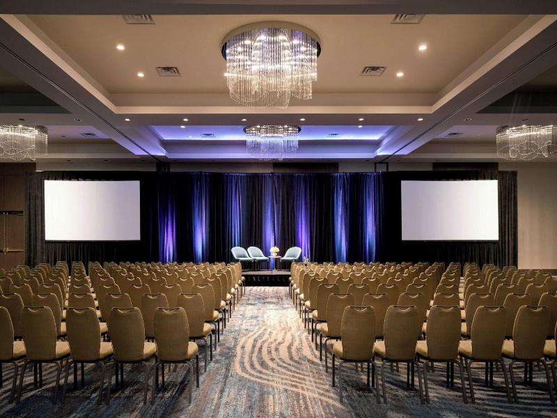 Vancouver Marriott Pinnacle Downtown Hotel image