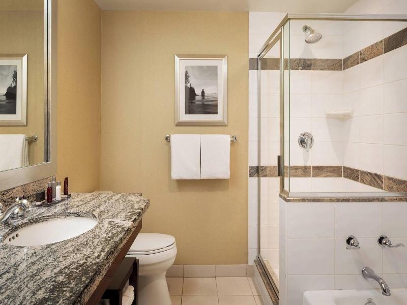 Vancouver Marriott Pinnacle Downtown Hotel image