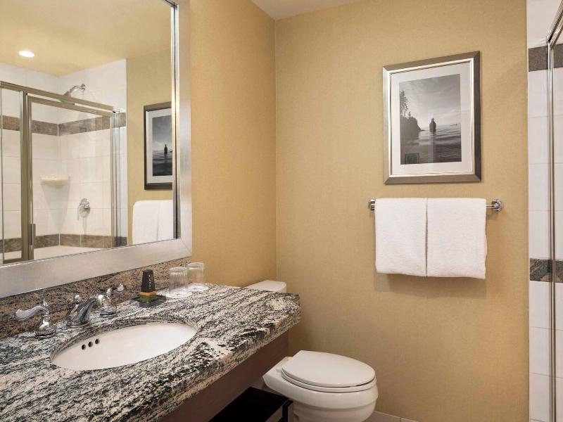 Vancouver Marriott Pinnacle Downtown Hotel image