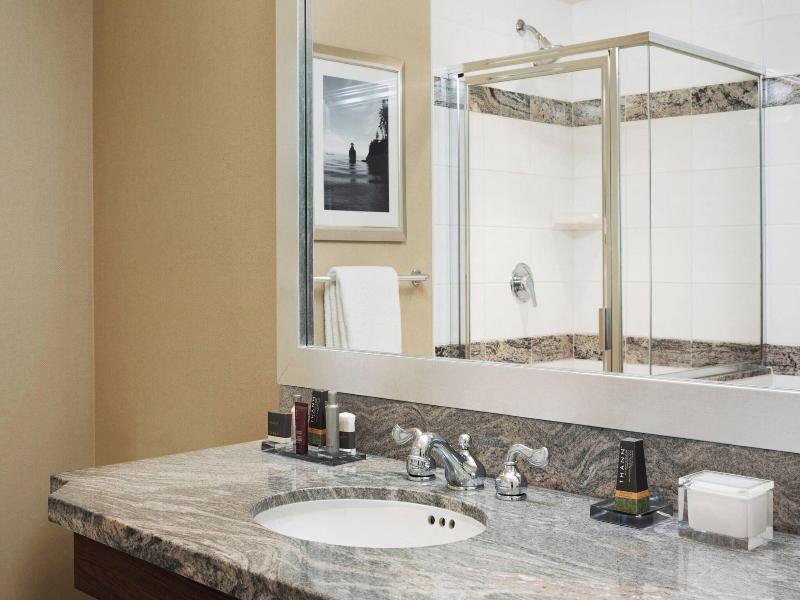 Vancouver Marriott Pinnacle Downtown Hotel image