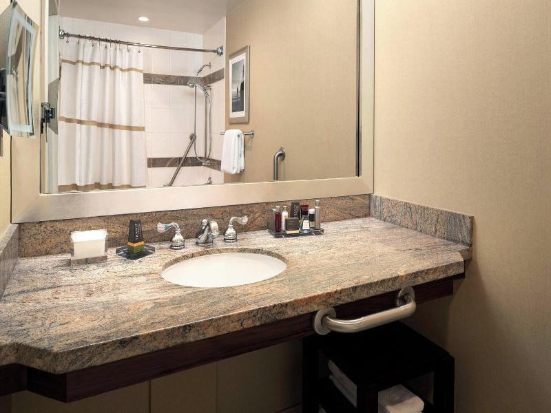 Vancouver Marriott Pinnacle Downtown Hotel image