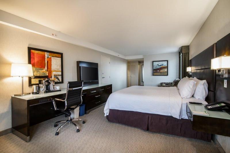 Holiday Inn Vancouver Centre image