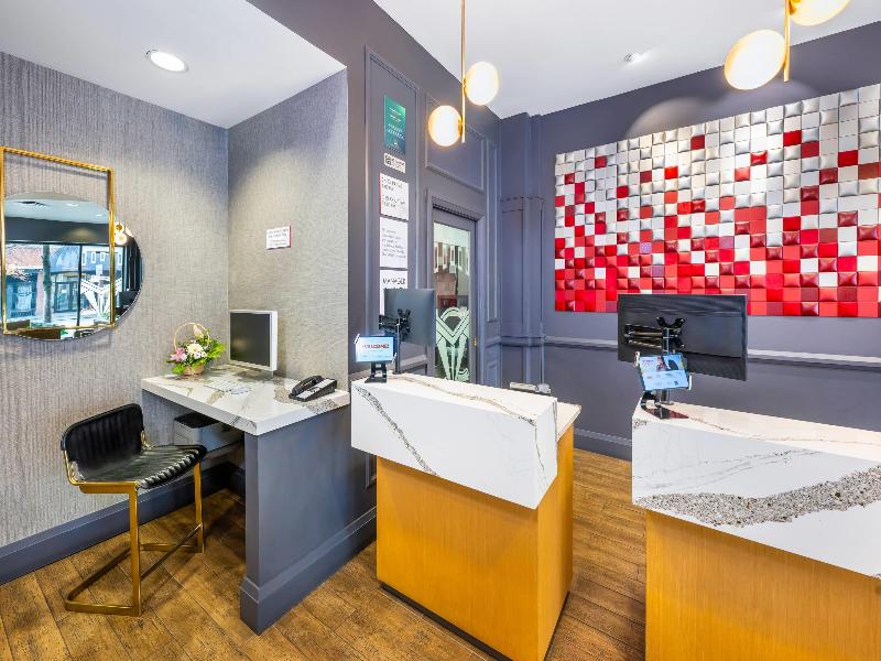 Quality Inn & Suites Downtown Vancouver image
