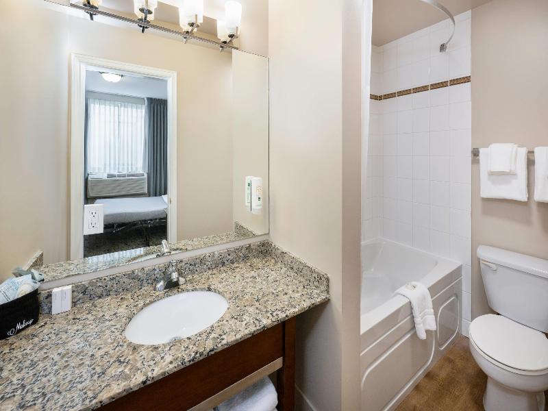 Quality Inn & Suites Downtown Vancouver image