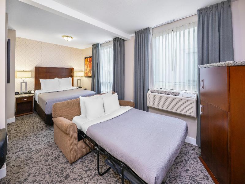 Quality Inn & Suites Downtown Vancouver image
