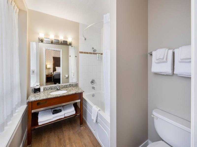 Quality Inn & Suites Downtown Vancouver image
