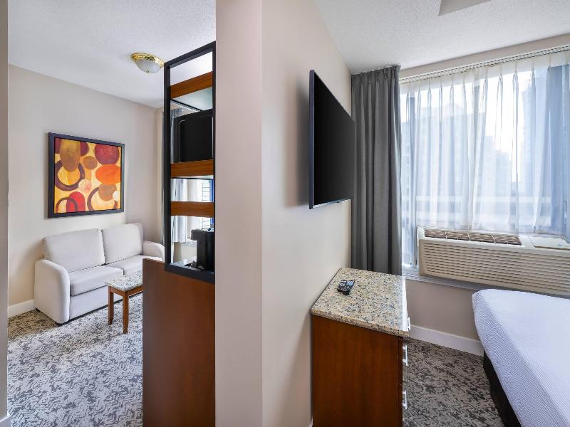 Quality Inn & Suites Downtown Vancouver image