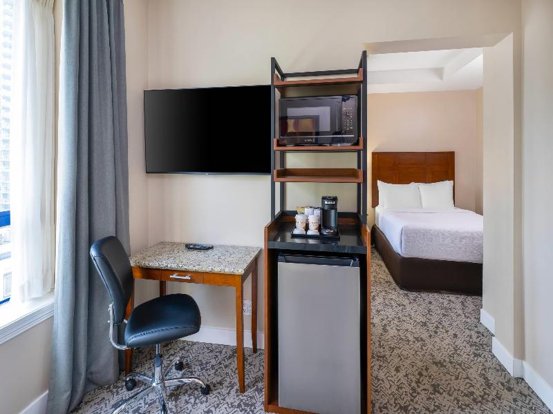 Quality Inn & Suites Downtown Vancouver image