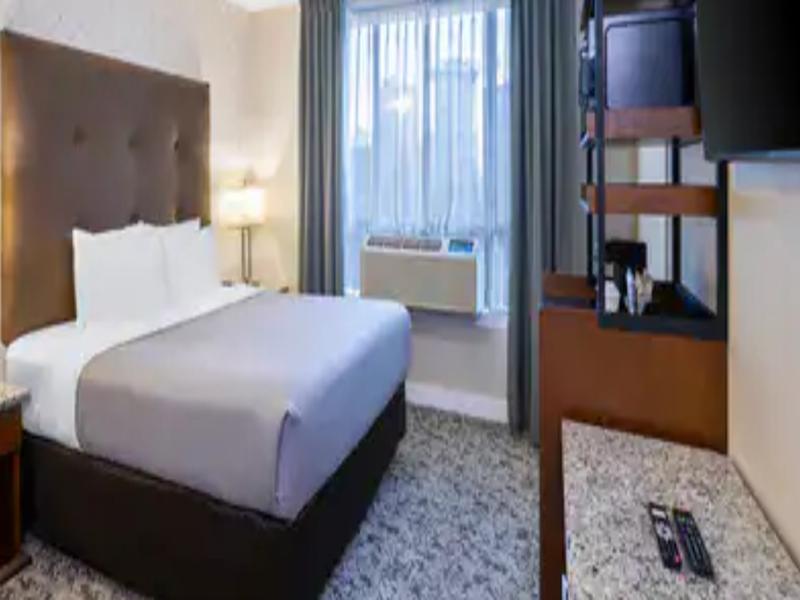 Quality Inn & Suites Downtown Vancouver image