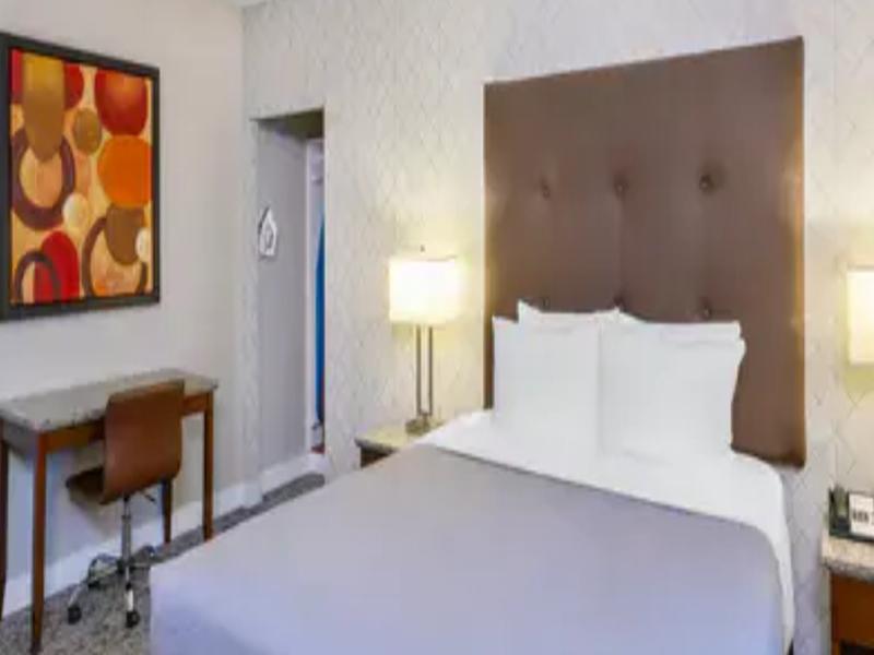 Quality Inn & Suites Downtown Vancouver image